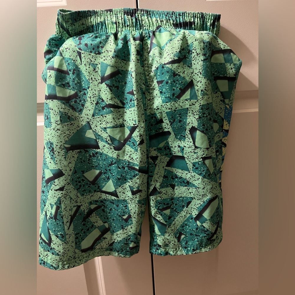 Man swimming trunks size L